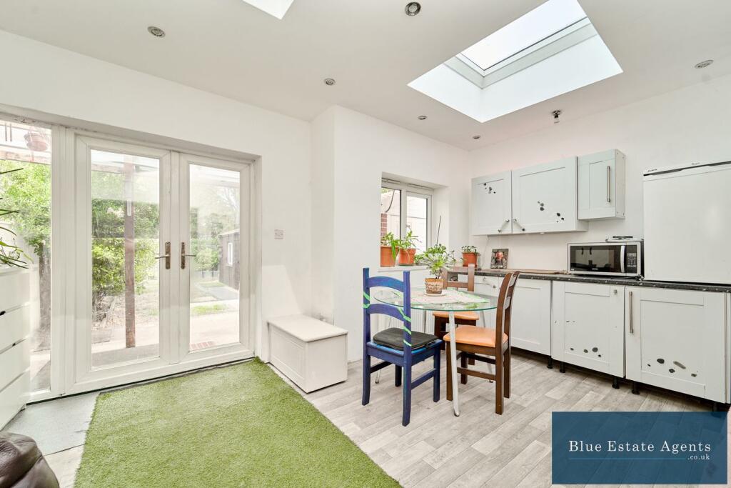 House in Twickenham - More