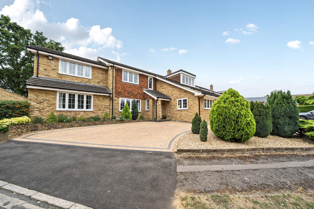 5-bed detached on The Warren, Chalfont St. Peter, Buckinghamshire, £1,200,000