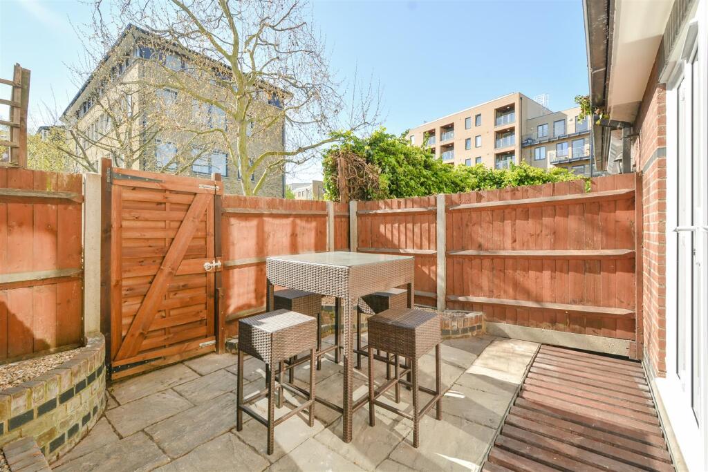 4 bedroom terraced house for rent