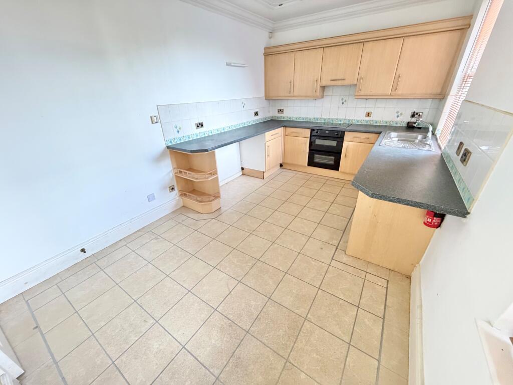 Apartment in Ellesmere Port, Wolverham - View 5