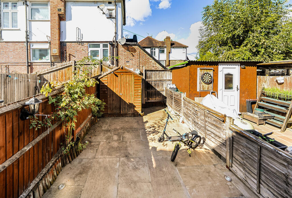 Apartment in London, Kingsbury - View 4