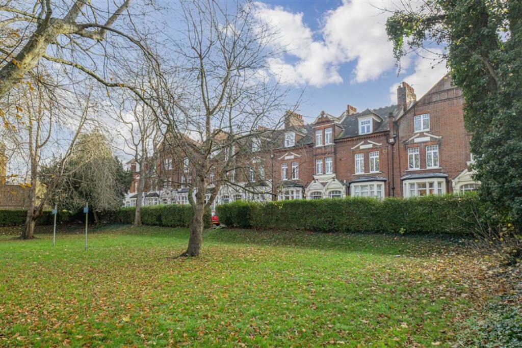 Apartment in London, Crofton Park, Brockley - More