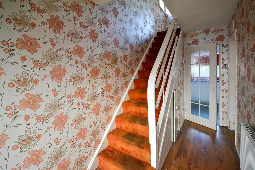Willow Close, Radcliffe-On-Trent, Nottingham photo 3