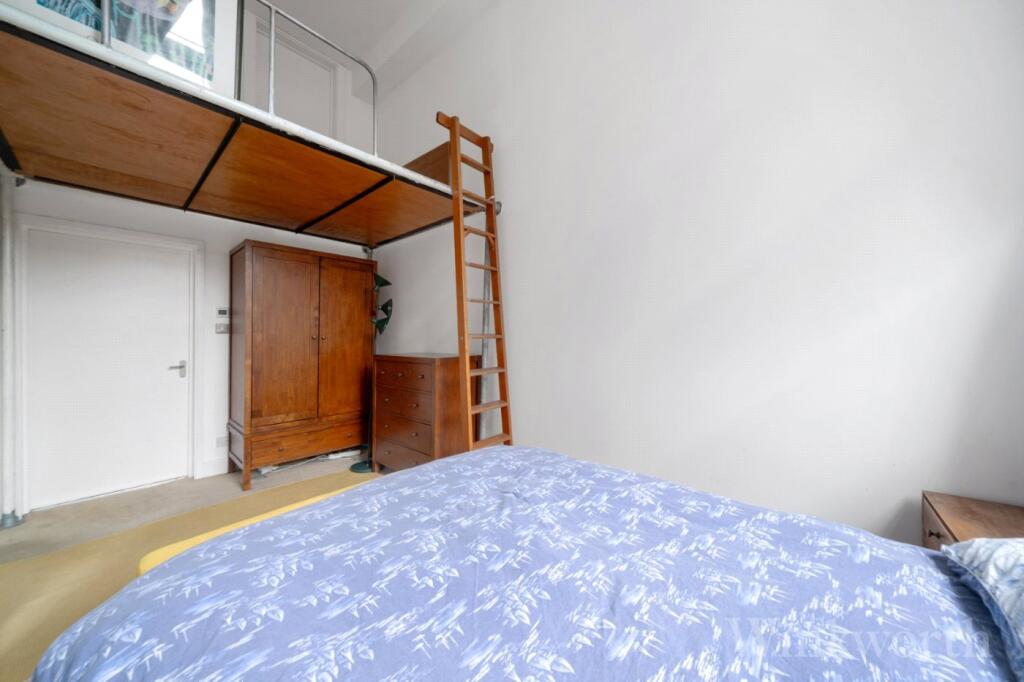 Apartment in London - More