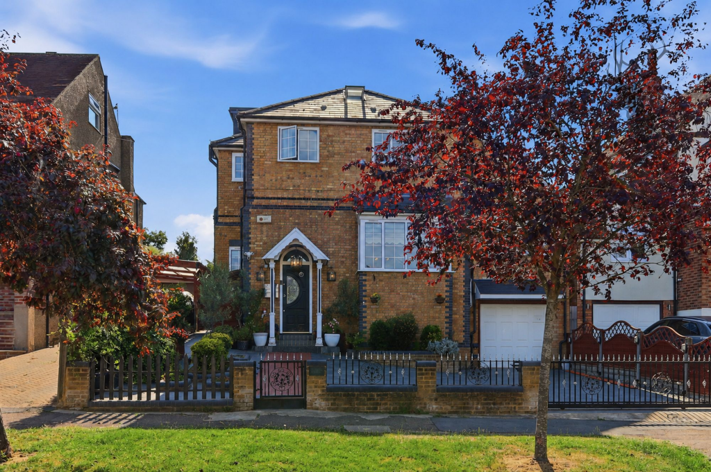 Main image of property: Dukes Avenue, Theydon Bois, CM16