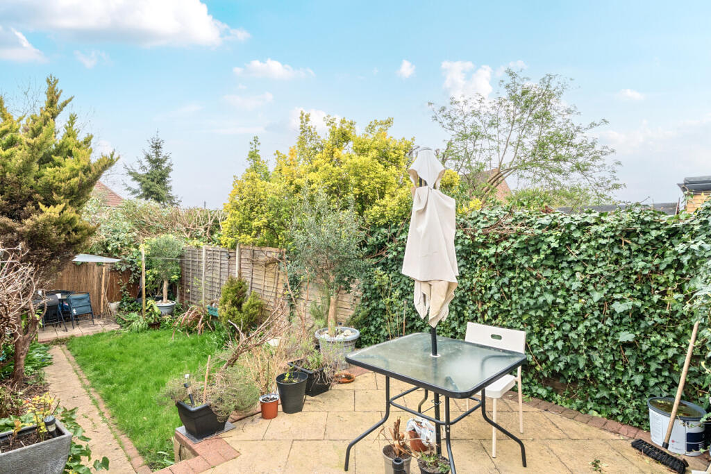 Evesham Road, Bounds Green, London, N11 - View 2