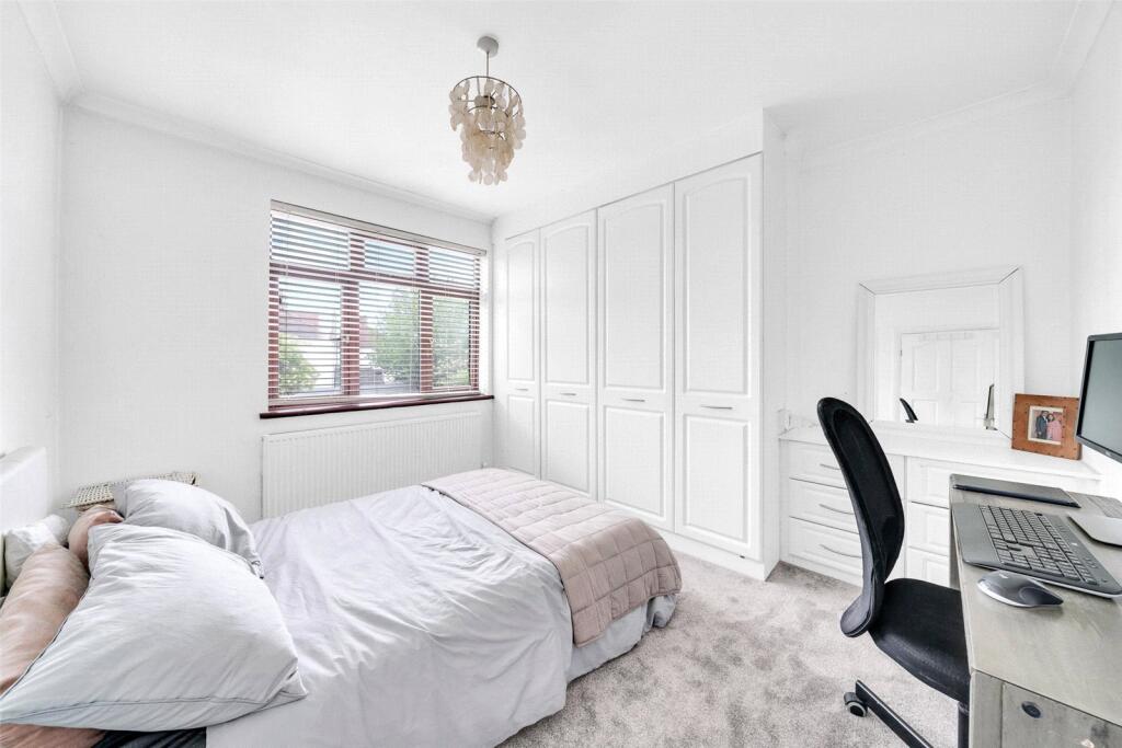 House in Dartford - More