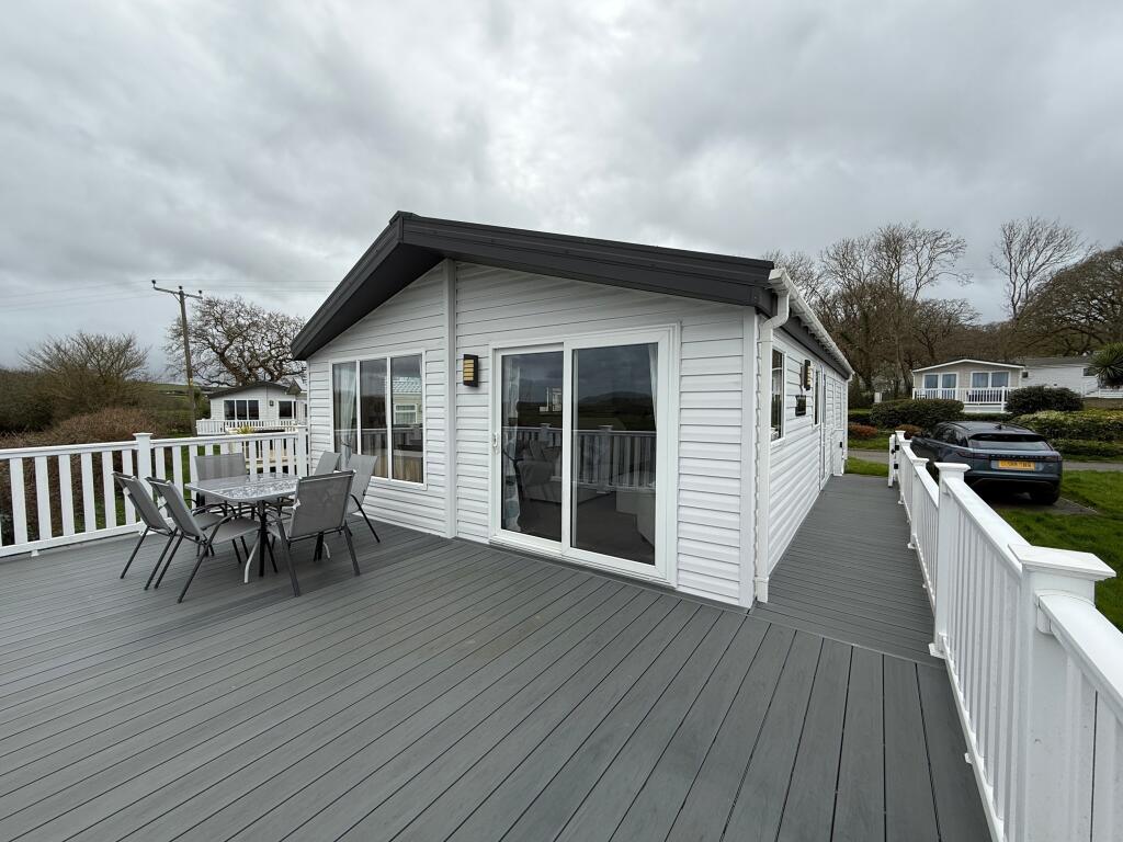Main image of property: Two Bed Willerby Clearwater (40x20), Thorness Bay Holiday Park, Cowes, Isle of Wight, PO31 8NJ