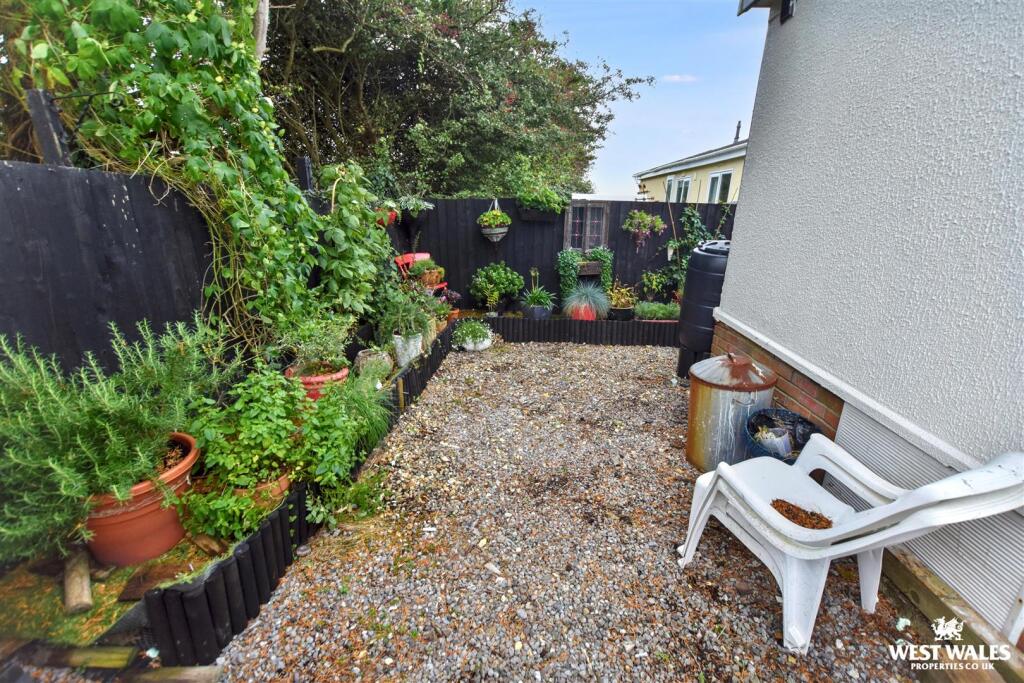 House in Pembroke Dock, Pembrokeshire - View 4