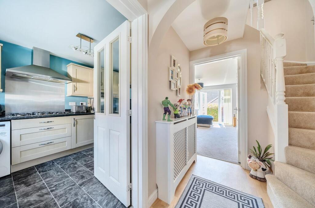 Farnborough Drive, Daventry, NN11 - View 5