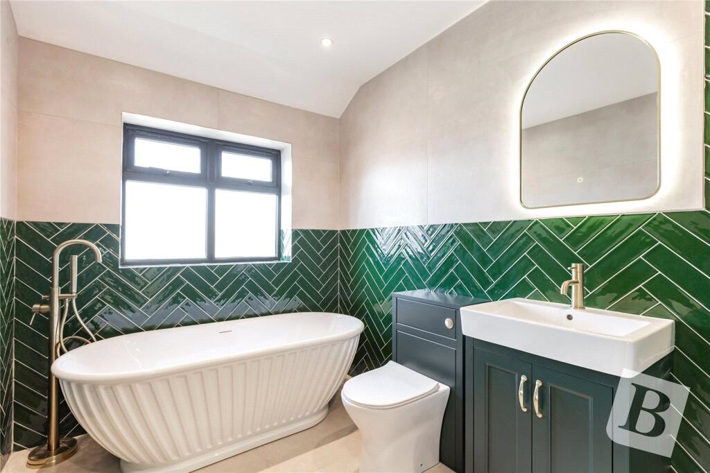 House in London, Cranham - View 4