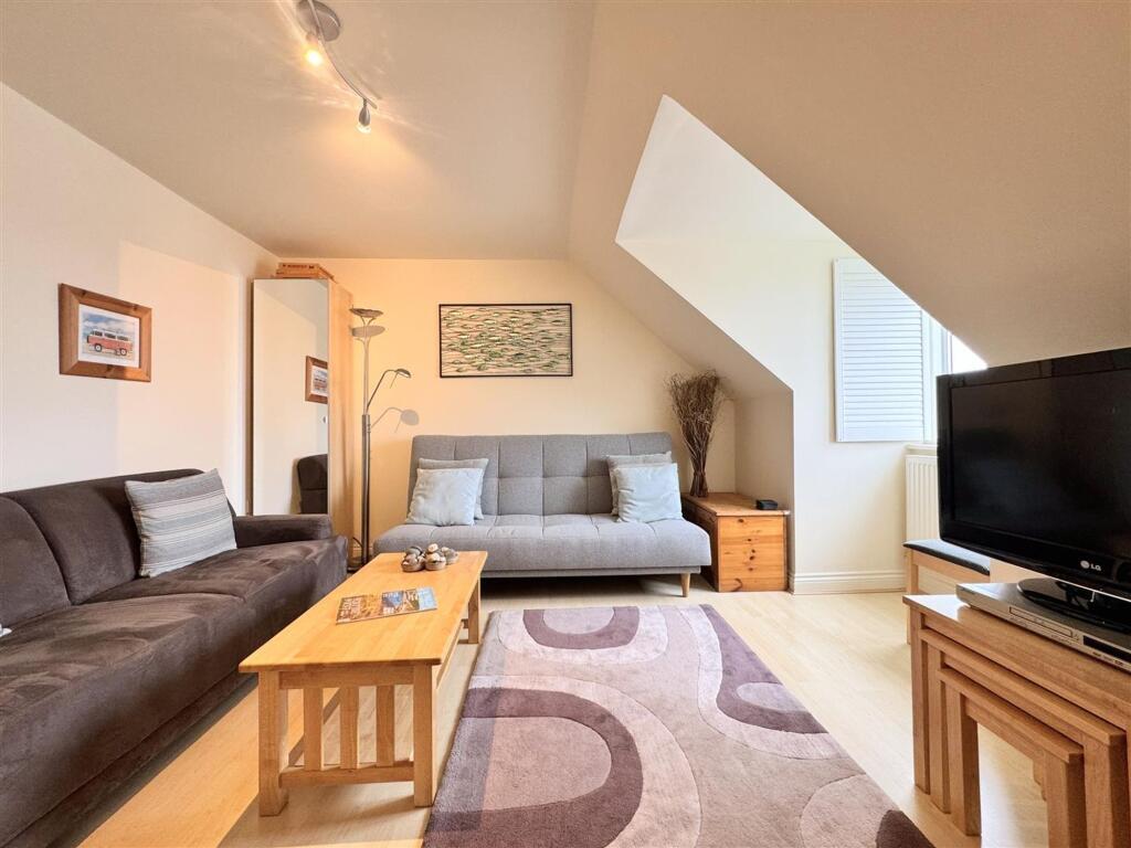 Apartment in Truro - View 2