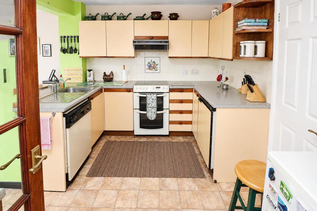 House in Rushden, North Northamptonshire - More