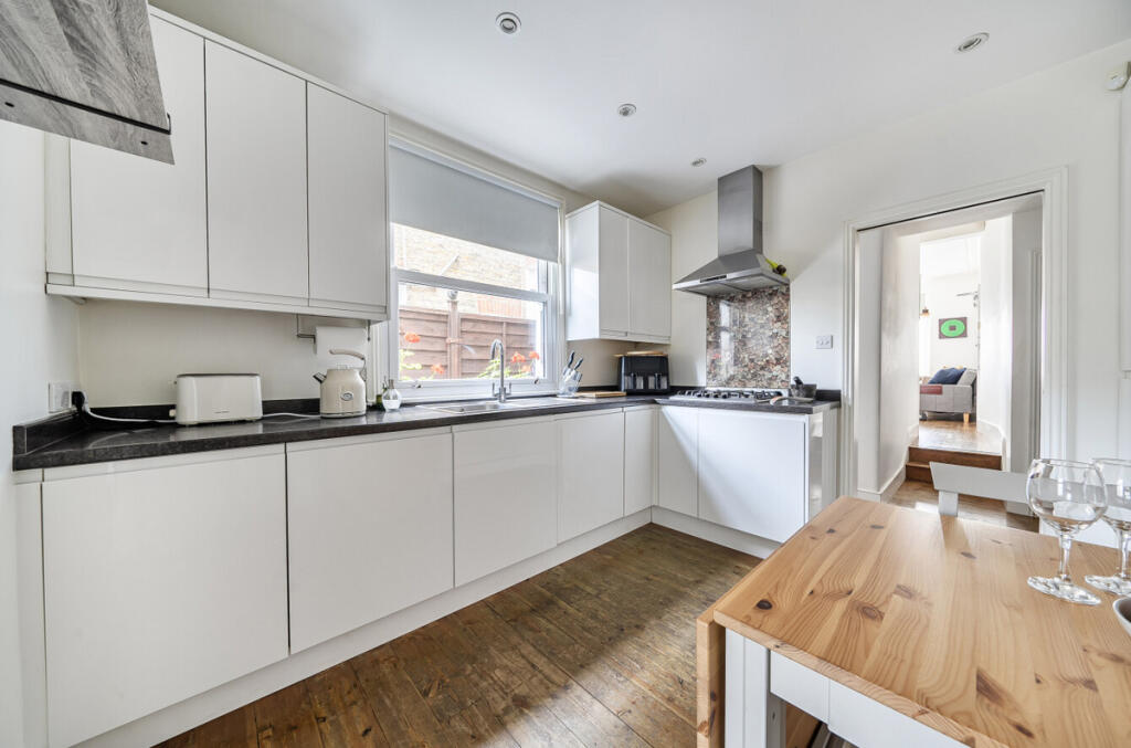 Apartment in London - View 5