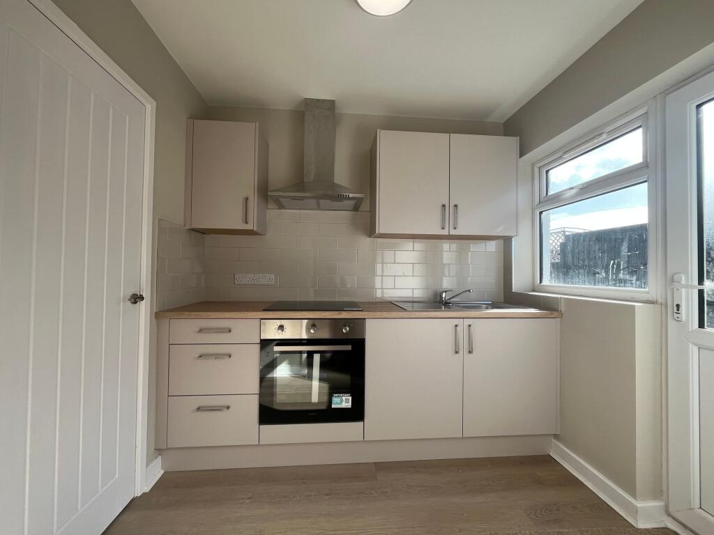 Victoria Road West, Prestatyn, LL19 photo 2