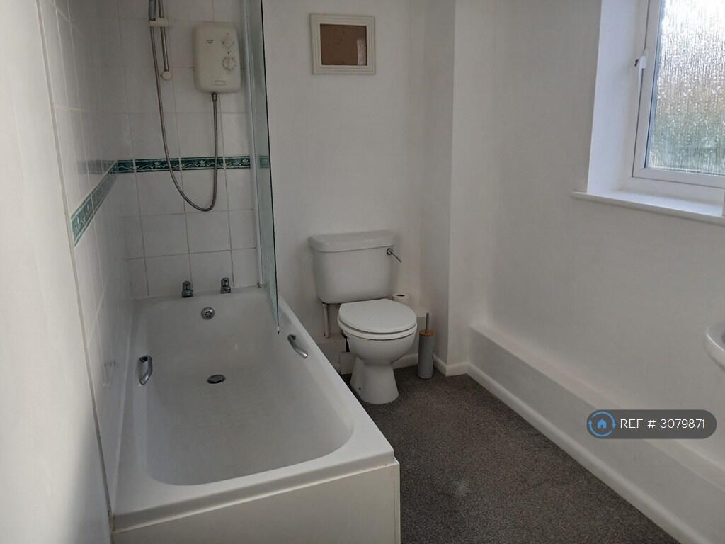 Apartment in Worcester, Worcestershire - View 4