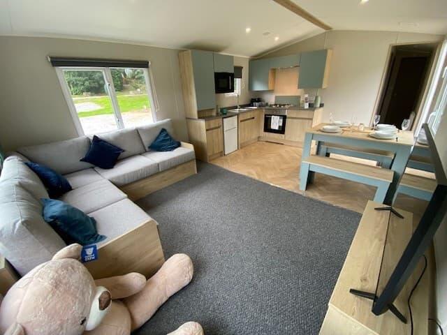 2024 Victory Lifestyle, Newhaven Holiday Park, Buxton, Derbyshire, SK17 0DT