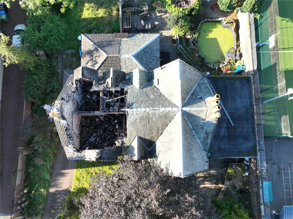 House in Busby, Mansefield, Stamperland - View 4