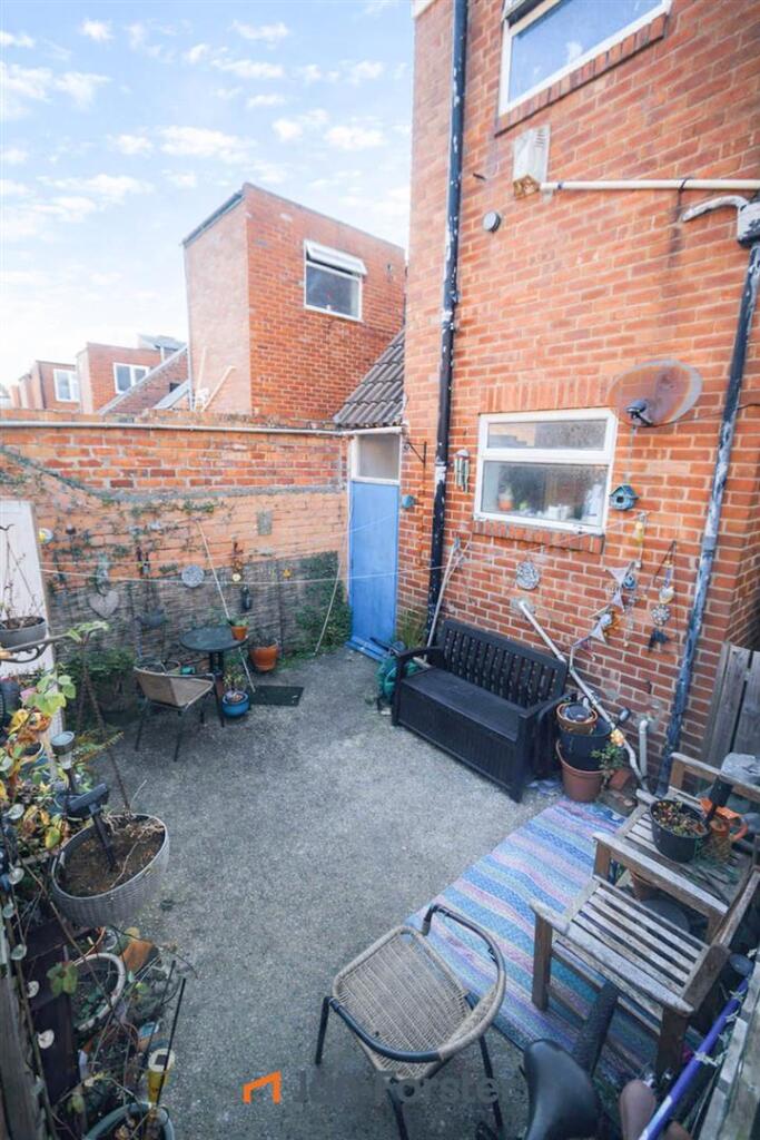 Apartment in North Tyneside, North East - More