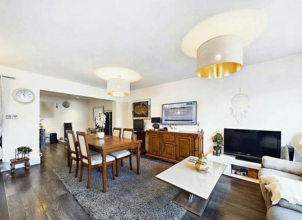House in London, London Borough of Harrow - View 4