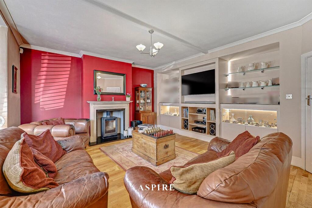 70 Leigh Cliff Road photo 3