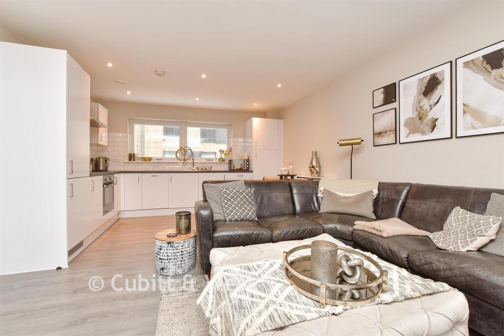Apartment in Sutton - View 2