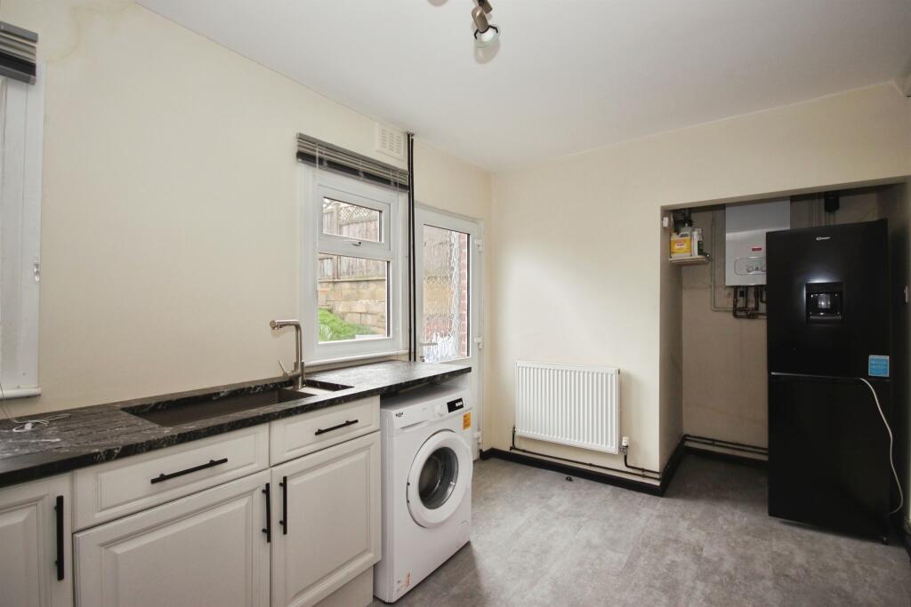 Millers Road, Warwick - View 5