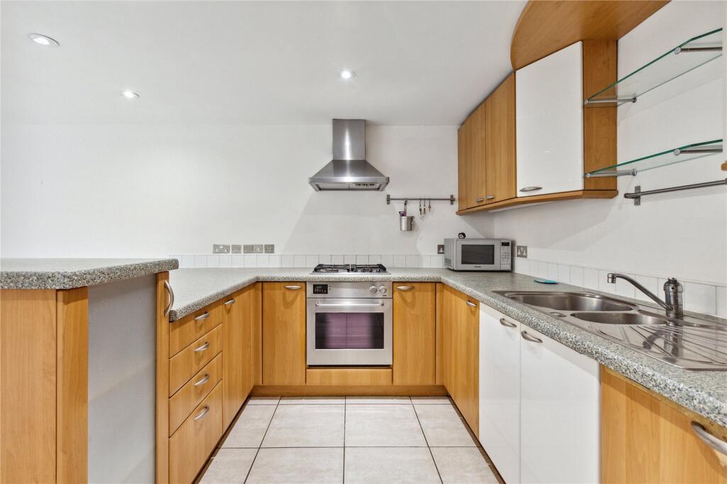 4 bedroom semi-detached house for rent