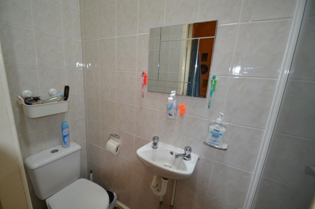 2 bedroom house share for rent