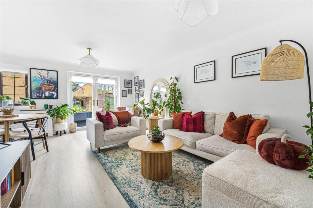 House in Watford, Garston - View 2
