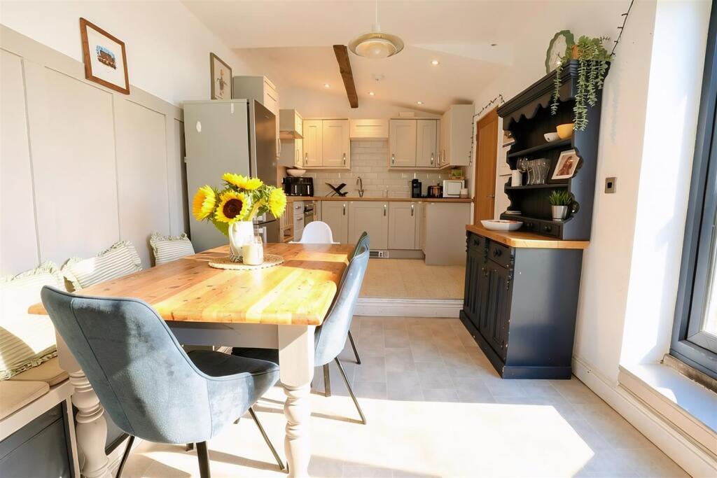 House in Halifax - View 3