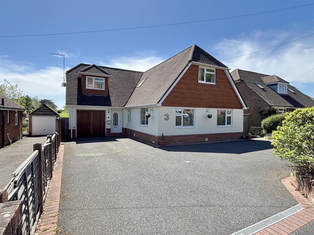 5-bed house on Coronation Avenue, Upton, £650,000
