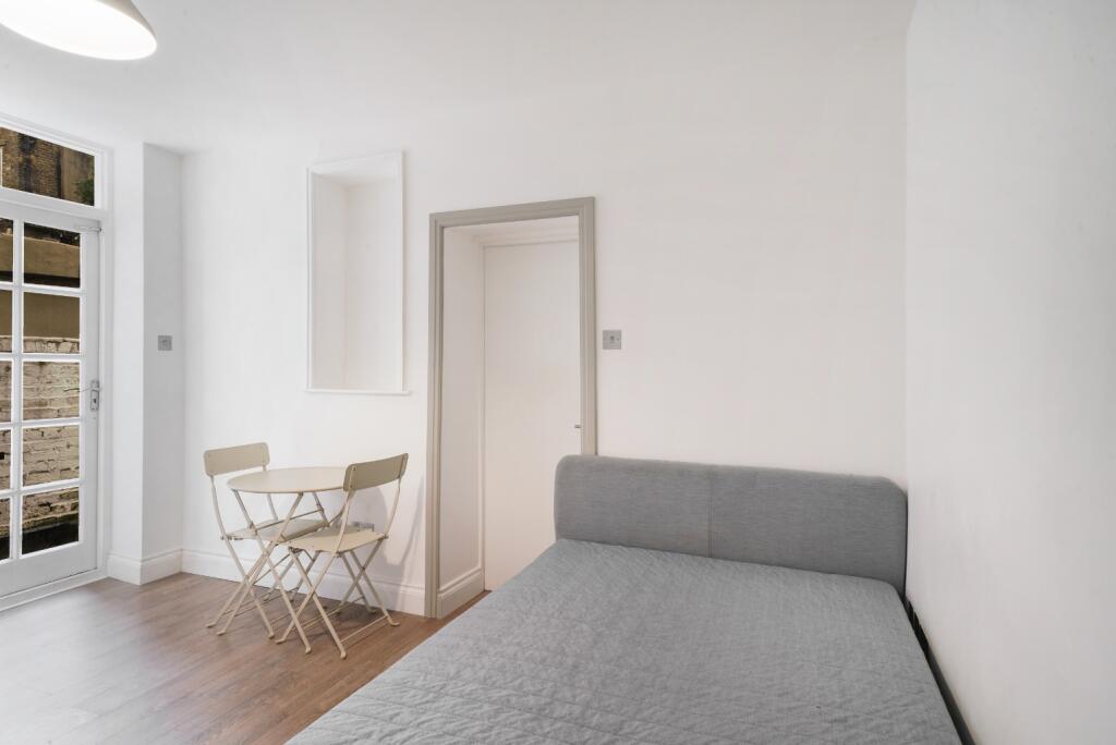 Apartment in London - More
