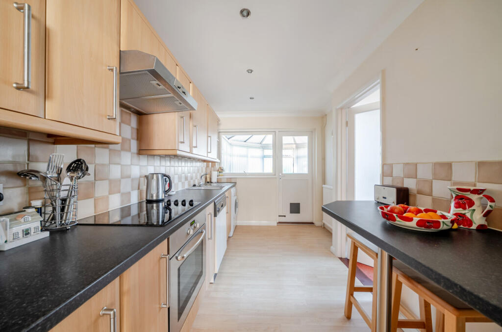 Brookwood Road, Millbrook, Southampton, Hampshire, SO16 photo 3