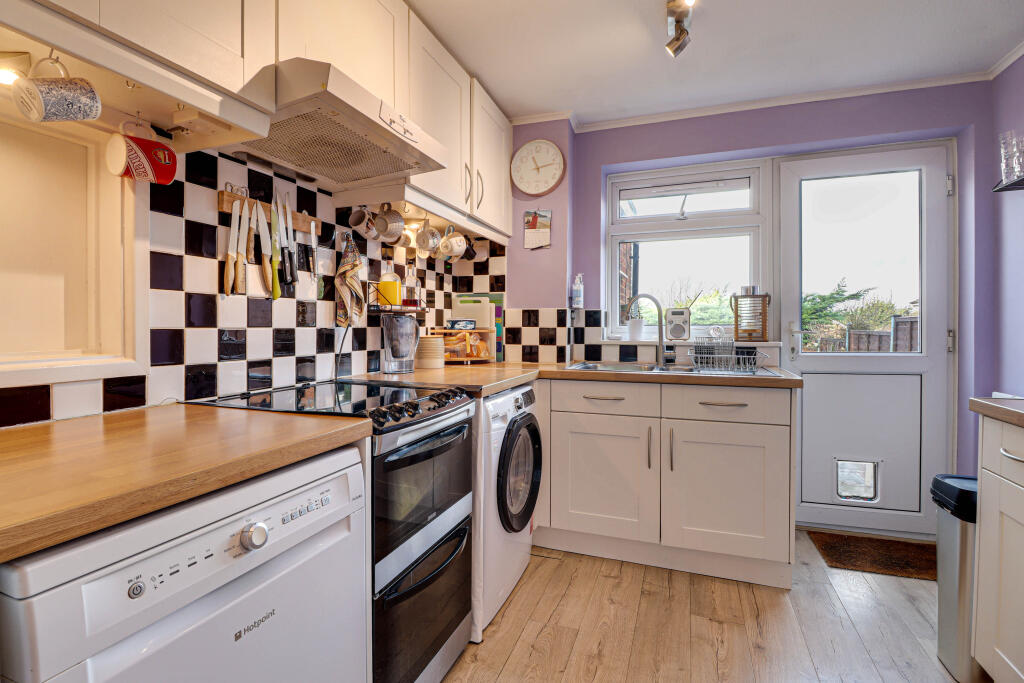 50, Broadstone Road photo 3