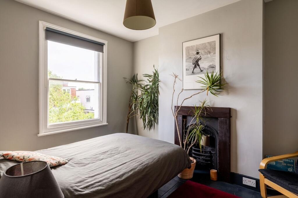 2 bedroom maisonette for rent