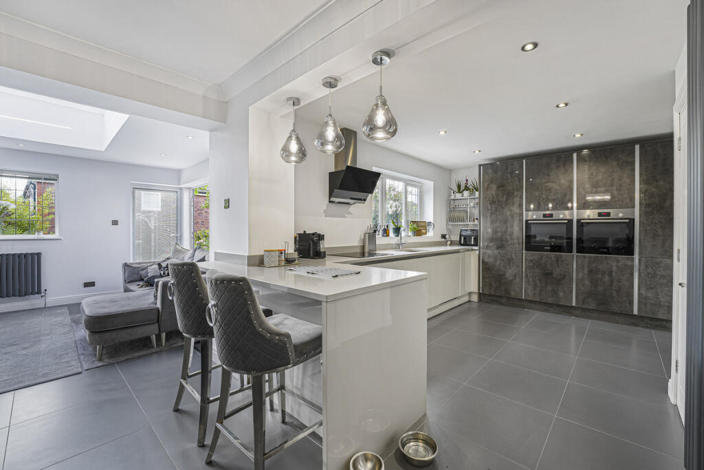 House in Dartford, Hook Green, Wilmington - View 2
