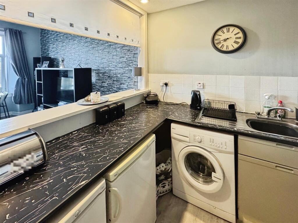 Apartment in Clydebank, Kilbowie - View 5