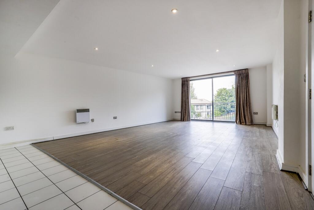 Apartment in Chatham, Luton - View 2
