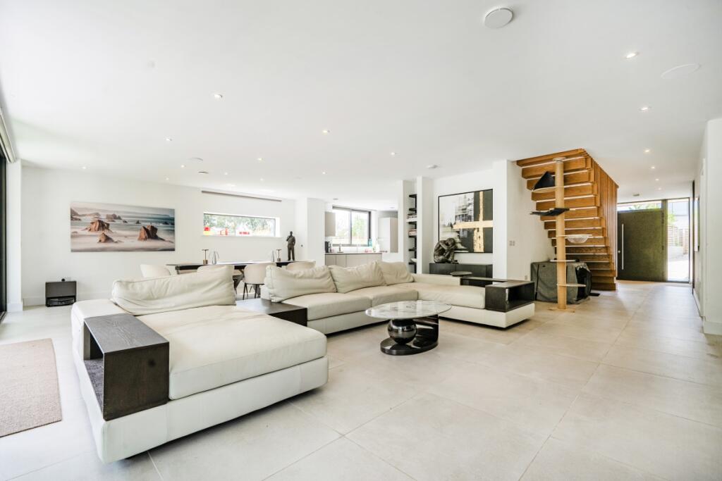 House in Redhill - View 4