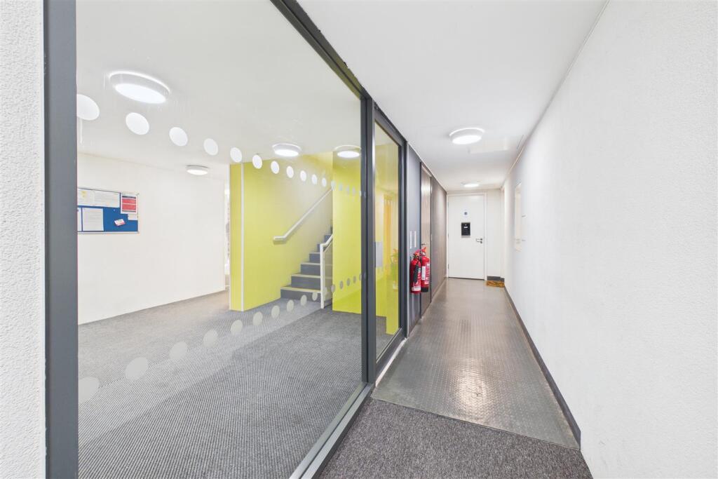 Apartment in Gloucester, Gloucestershire - More