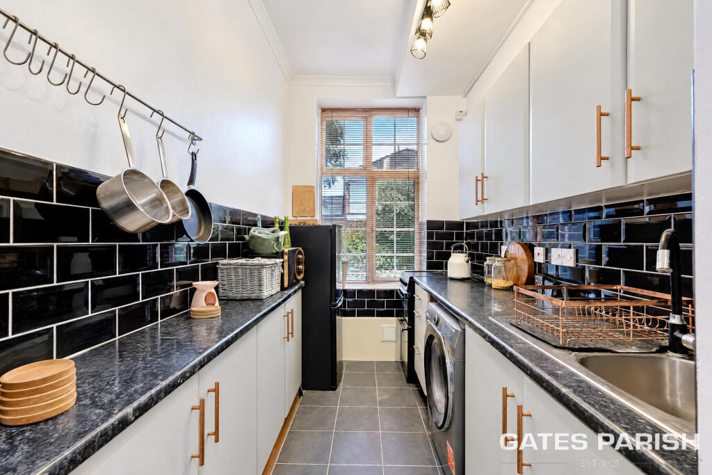 Apartment in Romford - View 4