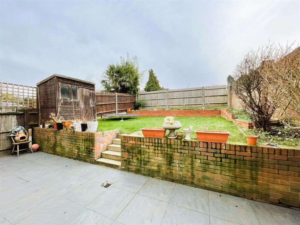 Kent Close, Uxbridge photo 5