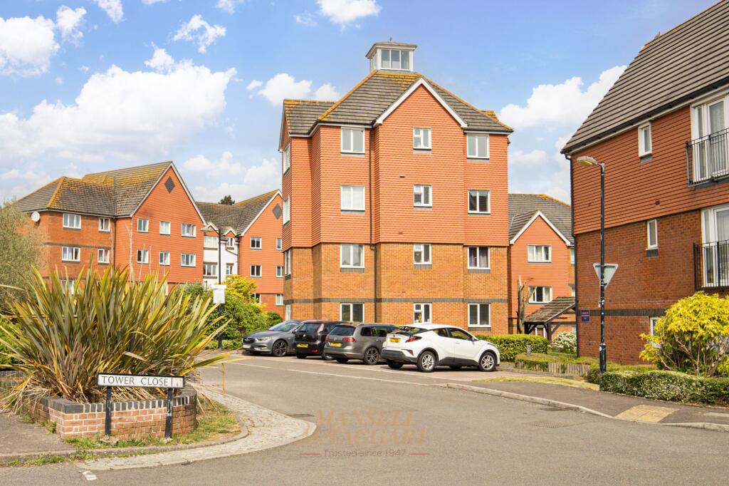3-bed flat on Tower Close, East Grinstead, RH19, £280,000