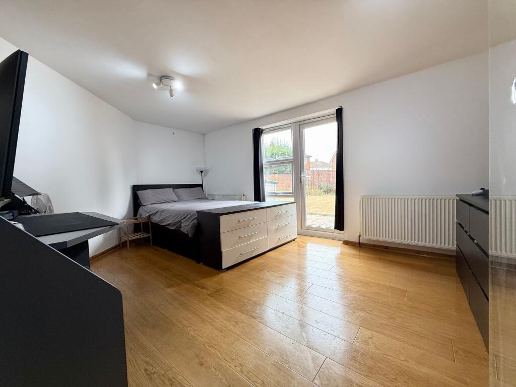 House in Luton - View 5