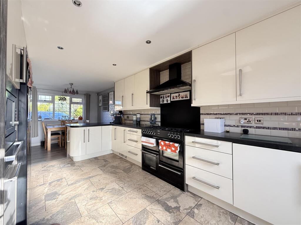 Lynwood Close, Ashton-Under-Lyne photo 4