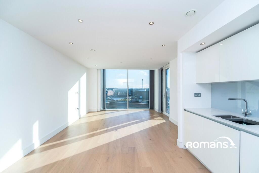 Apartment in Southall - View 3