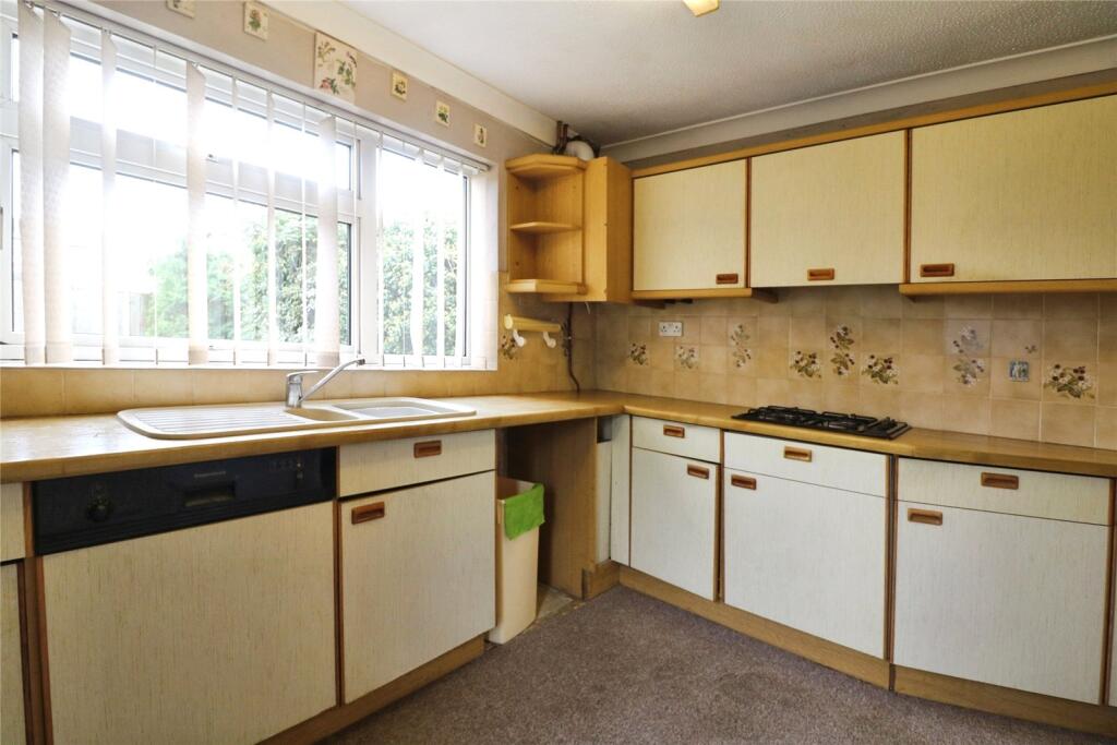 Buckingham Drive, Hethersett, Norwich, Norfolk, NR9 photo 2