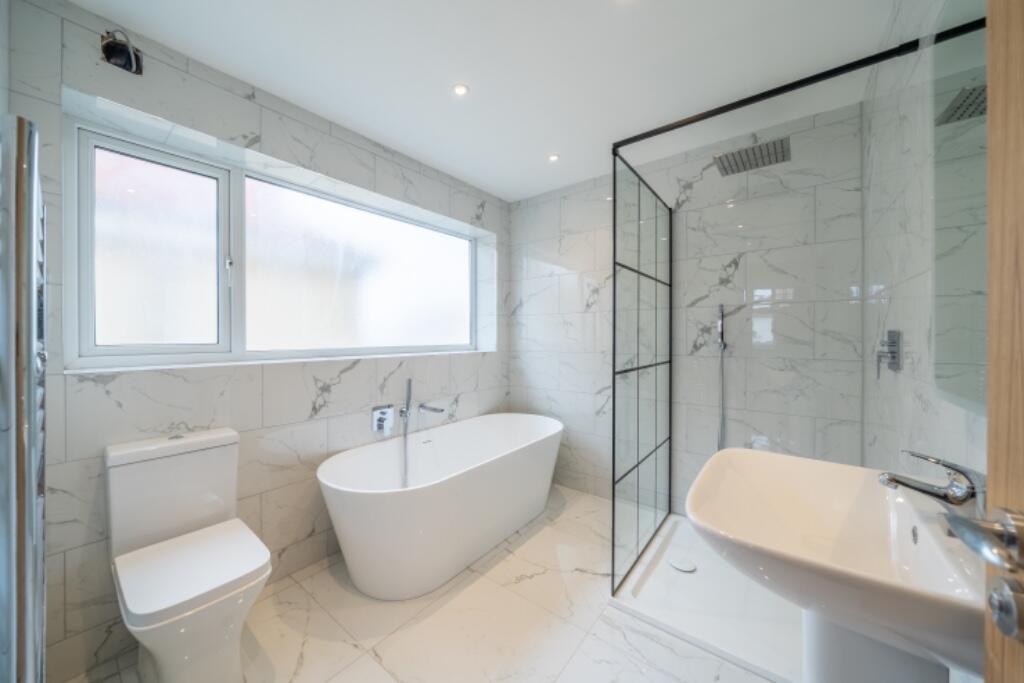 Sandfield Avenue, CH47 photo 2