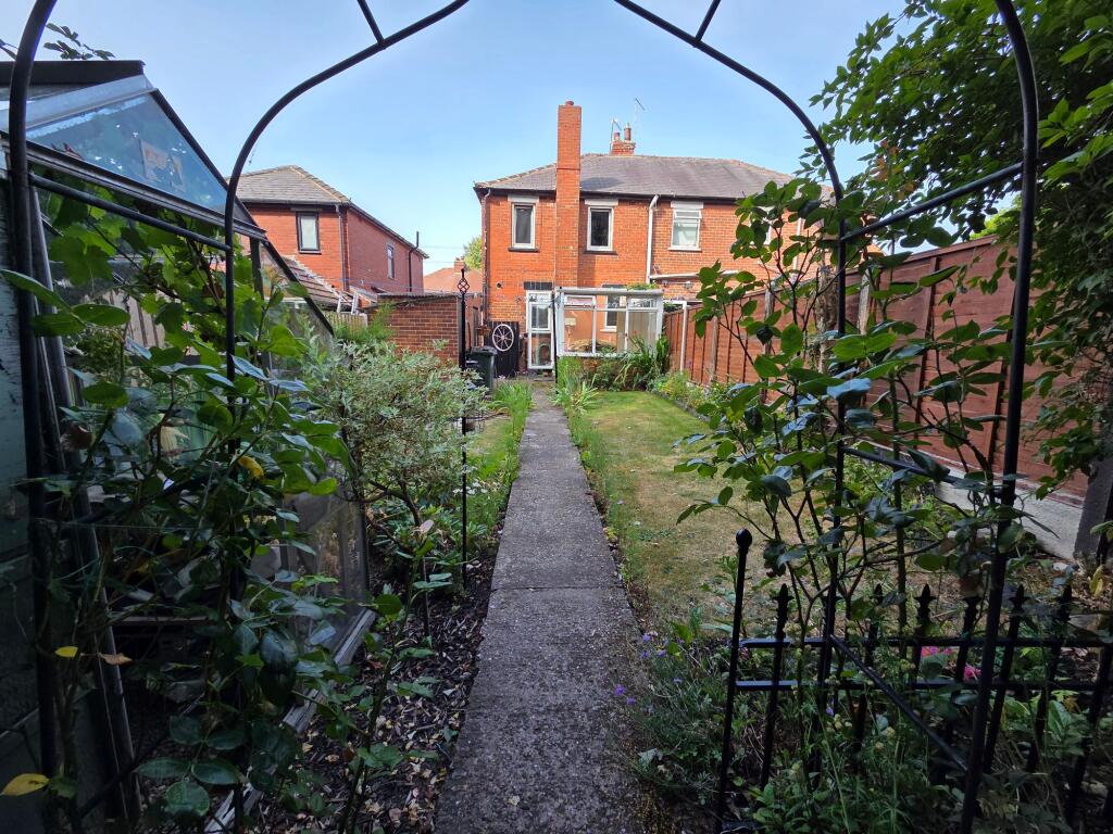 Main image of property: Jack Close Orchard, Royston, S71